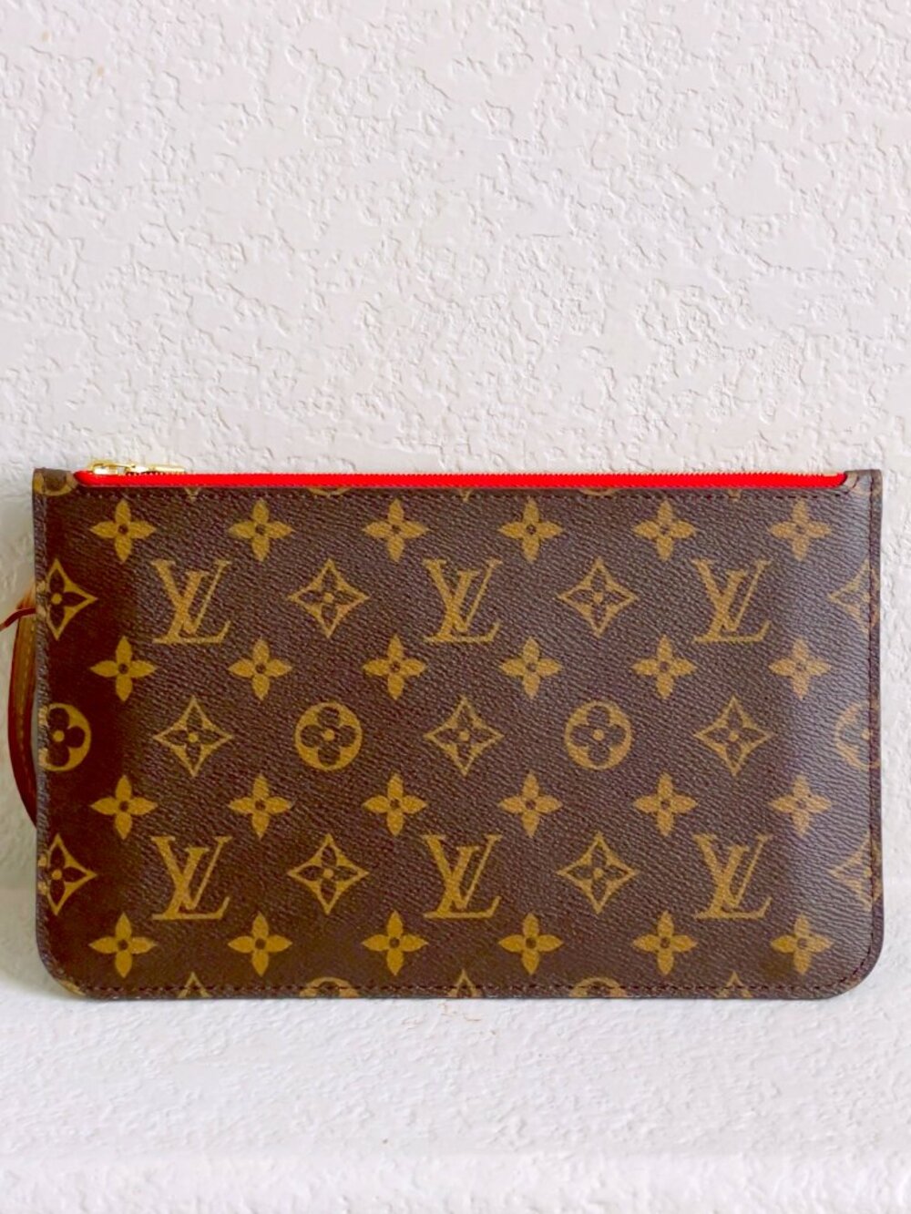 Louis Vuitton Monogram Neverfull Pouch - Picture 2 of 6